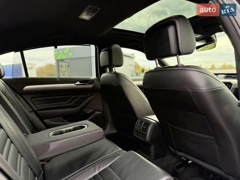 Седан Volkswagen Passat 2022 в Луцьку