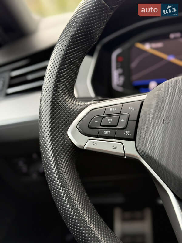 Седан Volkswagen Passat 2022 в Луцьку