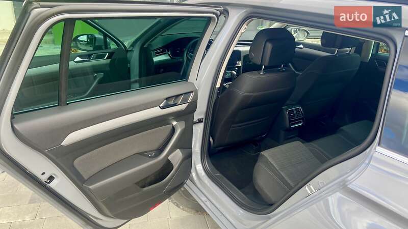 Універсал Volkswagen Passat 2022 в Тернополі