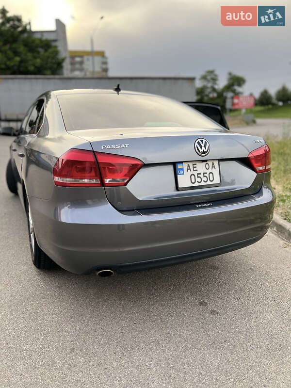 Седан Volkswagen Passat 2013 в Днепре