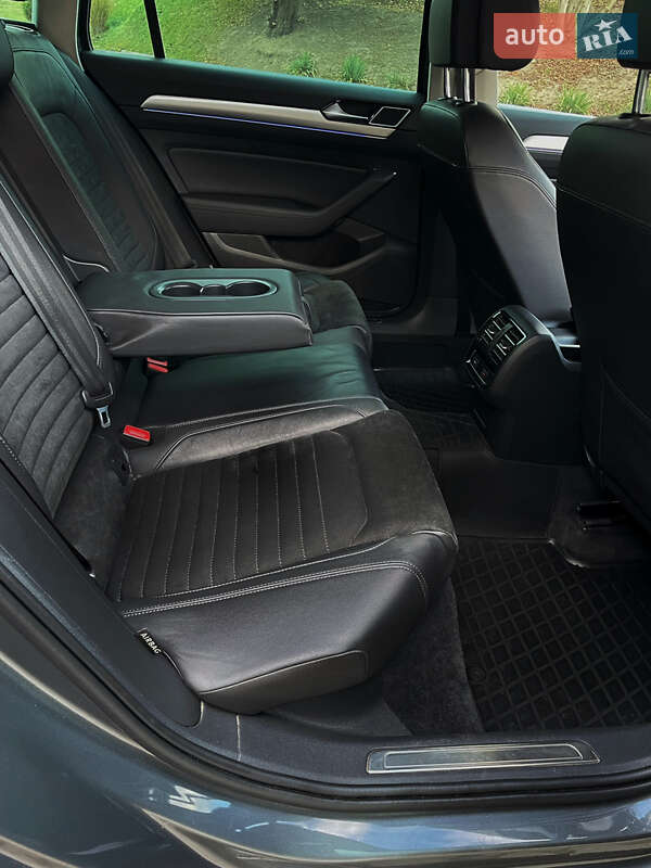 Универсал Volkswagen Passat 2016 в Рогатине