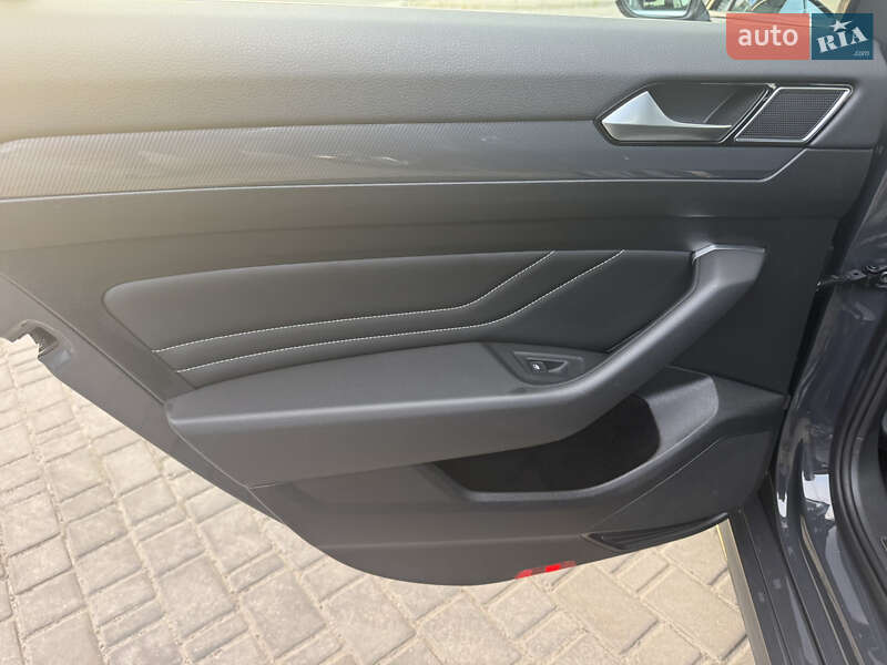 Универсал Volkswagen Passat 2021 в Луцке