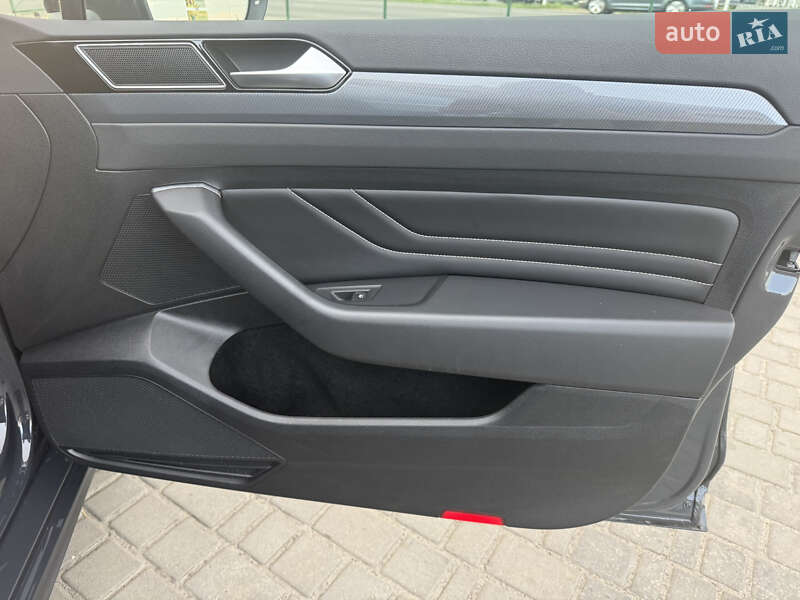 Универсал Volkswagen Passat 2021 в Луцке