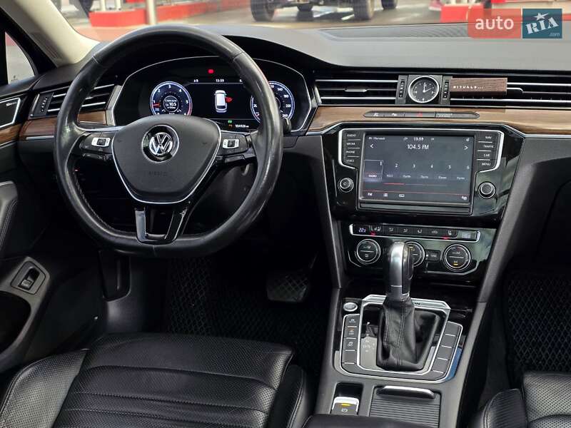 Універсал Volkswagen Passat 2015 в Тернополі