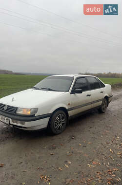 Седан Volkswagen Passat 1995 в Гадяче