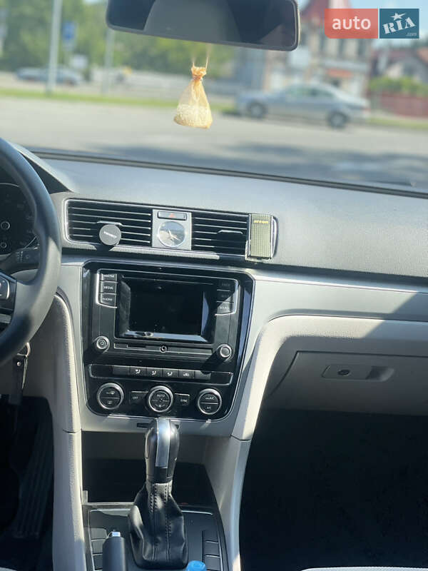 Седан Volkswagen Passat 2015 в Виннице