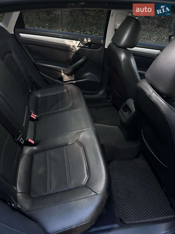 Седан Volkswagen Passat 2012 в Броварах