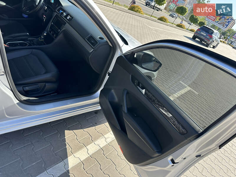 Седан Volkswagen Passat 2013 в Софиевской Борщаговке