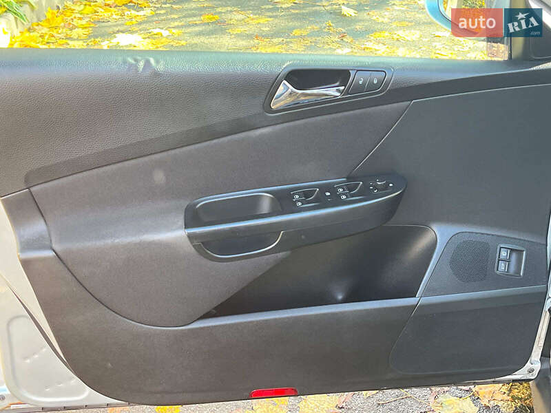 Седан Volkswagen Passat 2008 в Киеве