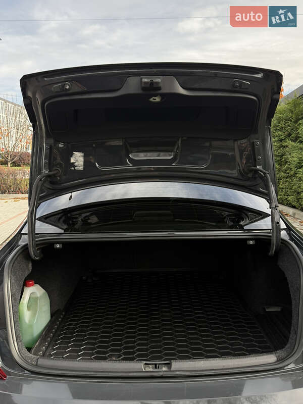 Седан Volkswagen Passat 2016 в Ужгороде