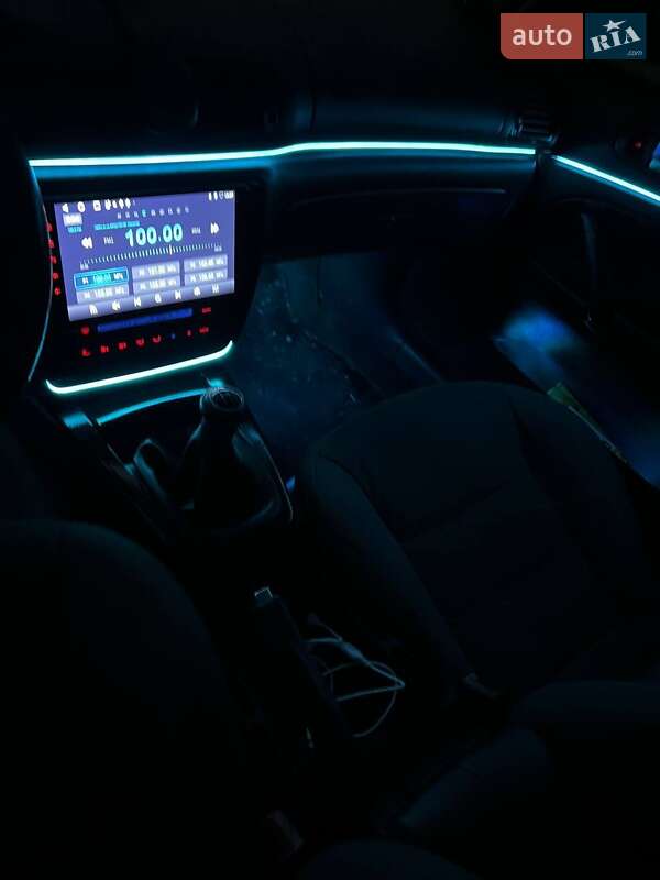 Седан Volkswagen Passat 2004 в Черновцах фото 4 Седан Volkswagen Passat 2004 в Черновцах