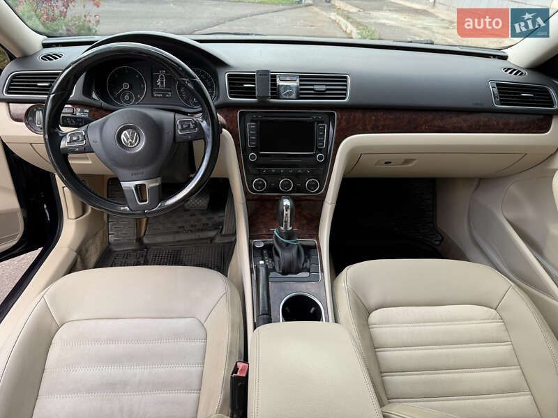 Седан Volkswagen Passat 2012 в Кривом Роге