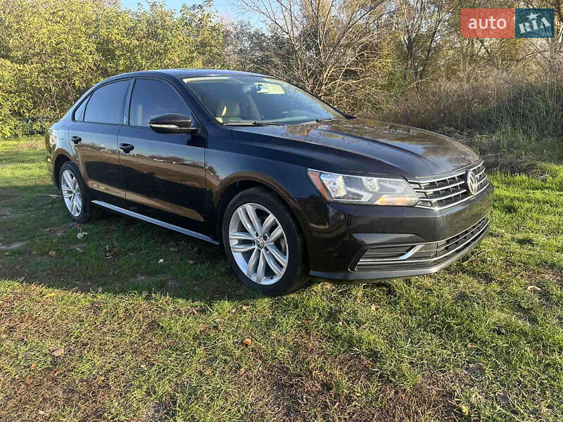 Седан Volkswagen Passat 2018 в Киеве