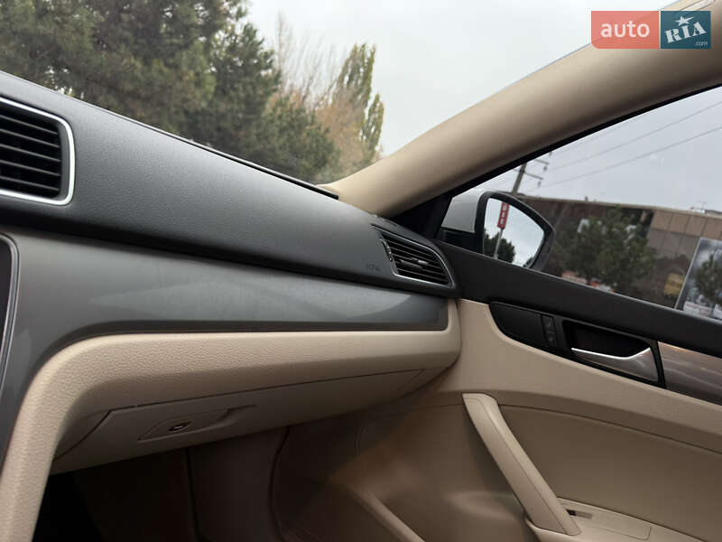 Седан Volkswagen Passat 2015 в Одессе