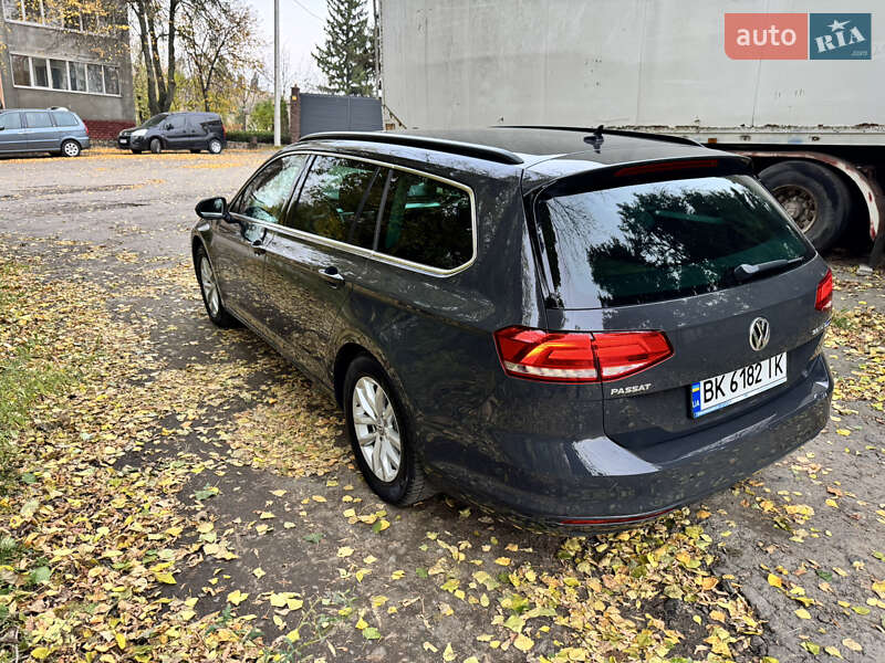 Универсал Volkswagen Passat 2015 в Ровно