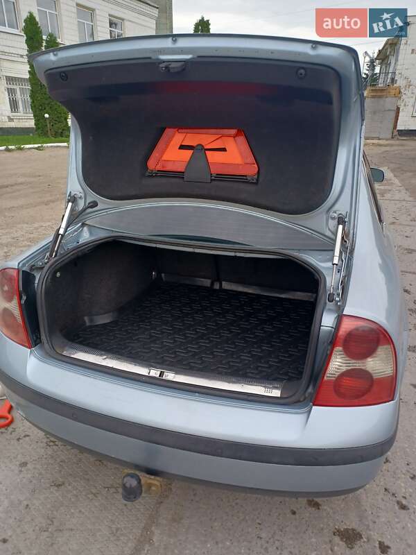 Седан Volkswagen Passat 2003 в Ахтырке