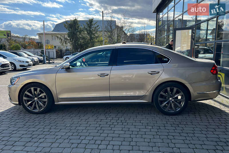 Седан Volkswagen Passat 2015 в Ивано-Франковске