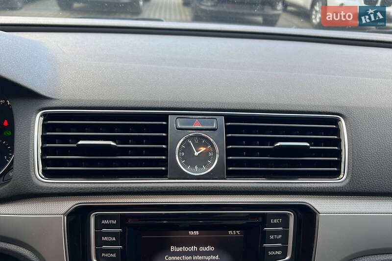 Седан Volkswagen Passat 2015 в Ивано-Франковске