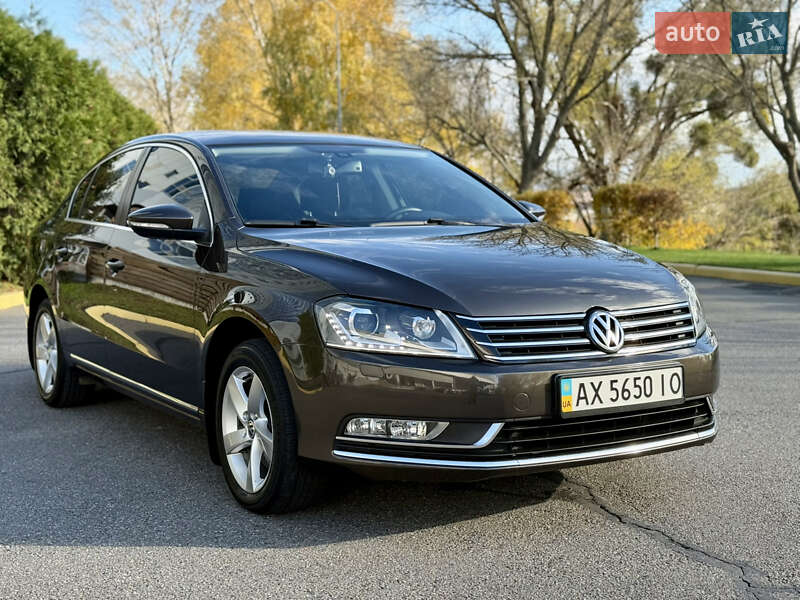Седан Volkswagen Passat 2011 в Киеве