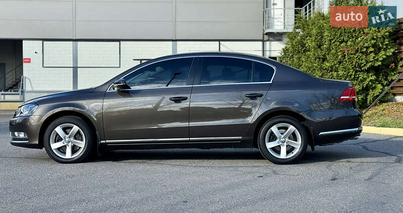 Седан Volkswagen Passat 2011 в Киеве
