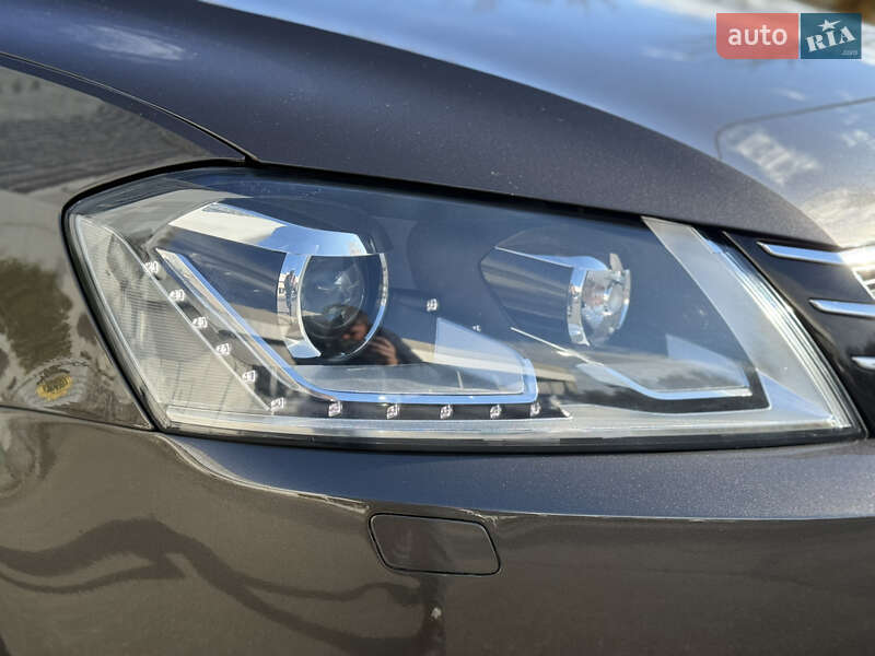Седан Volkswagen Passat 2011 в Киеве