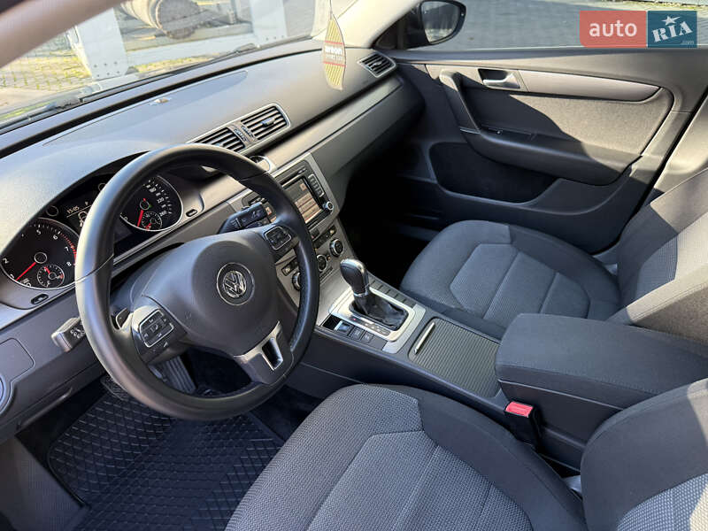 Седан Volkswagen Passat 2011 в Киеве