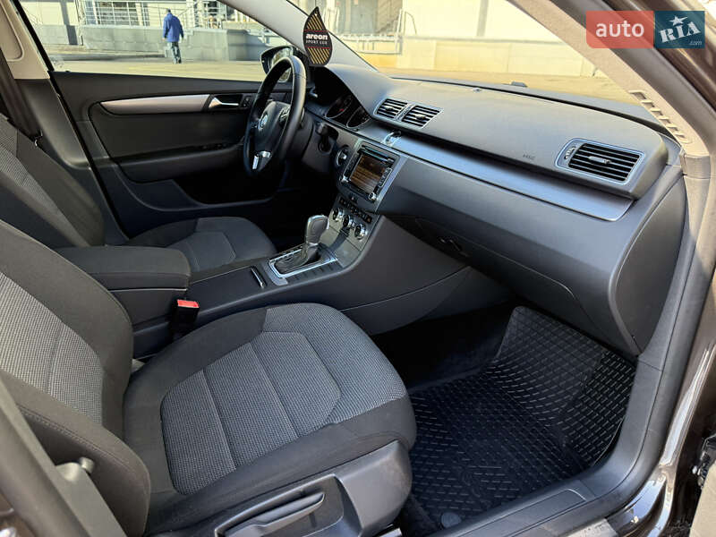 Седан Volkswagen Passat 2011 в Киеве