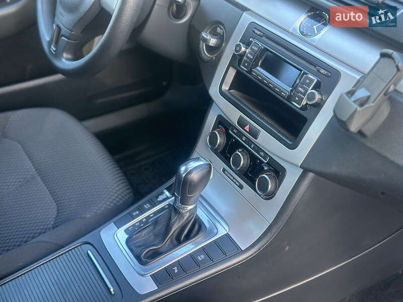Седан Volkswagen Passat 2013 в Дубні