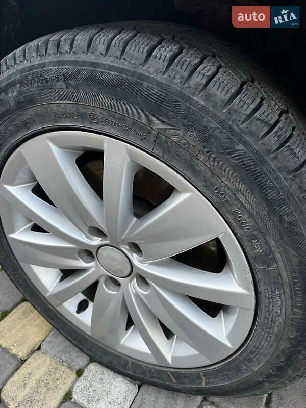 Универсал Volkswagen Passat 2012 в Кельменцах