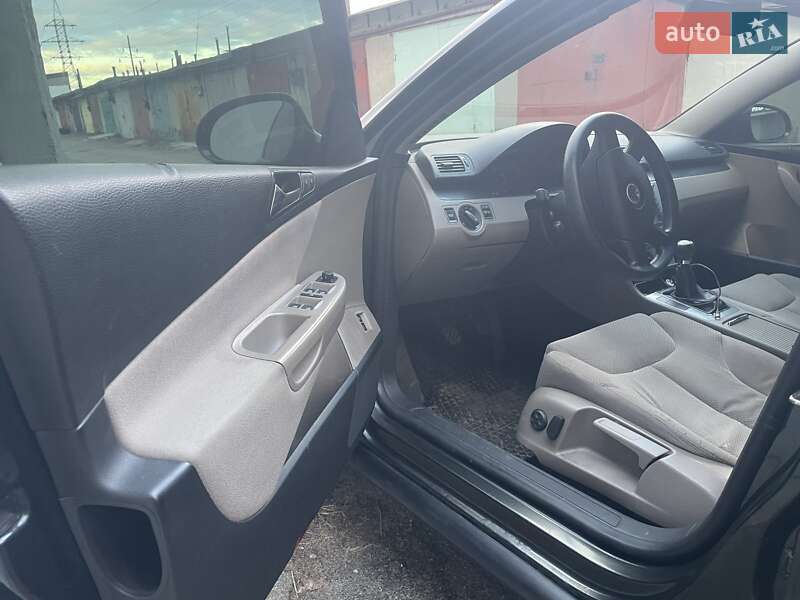 Универсал Volkswagen Passat 2006 в Киеве