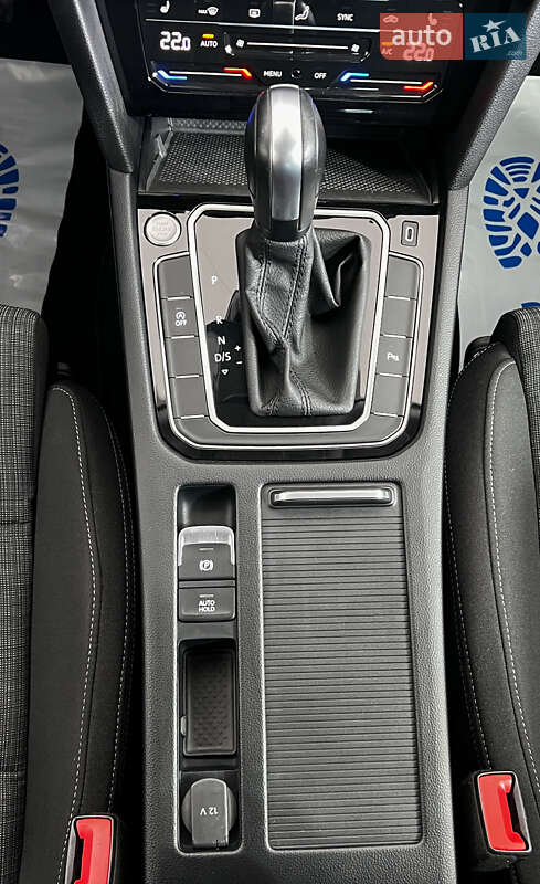 Універсал Volkswagen Passat 2021 в Львові