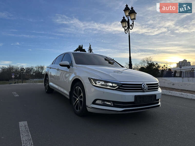 Седан Volkswagen Passat 2016 в Одессе