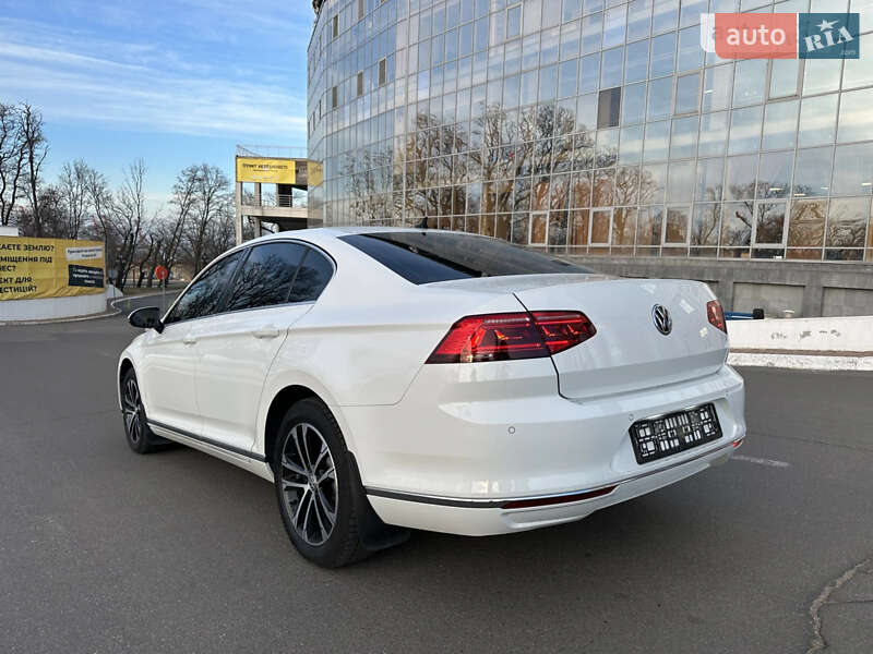 Седан Volkswagen Passat 2016 в Одессе