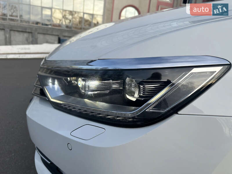 Седан Volkswagen Passat 2016 в Одессе