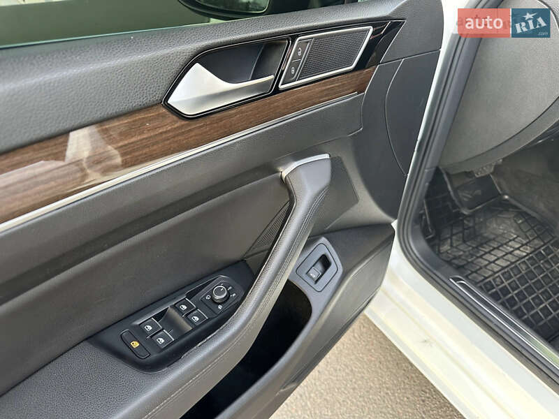 Седан Volkswagen Passat 2016 в Одессе