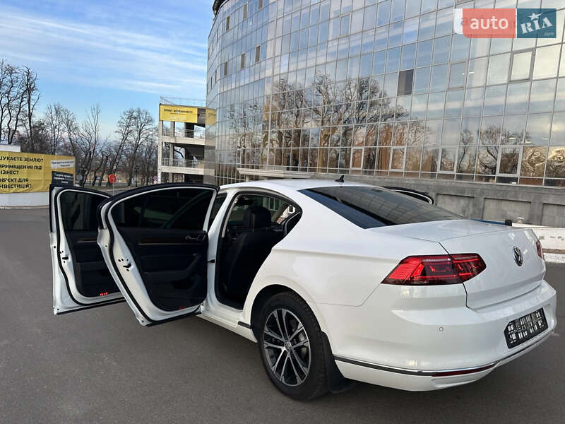 Седан Volkswagen Passat 2016 в Одессе