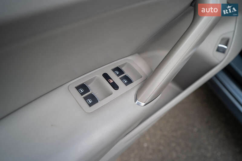 Седан Volkswagen Passat 2016 в Києві