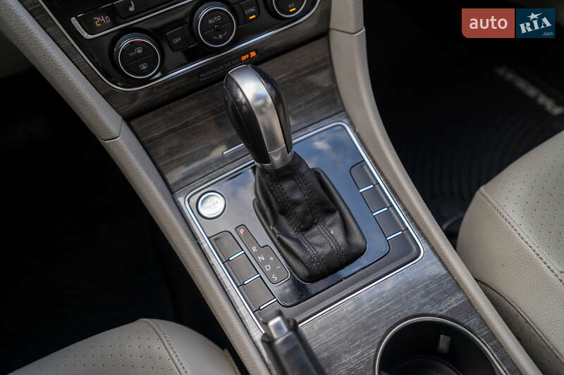 Седан Volkswagen Passat 2016 в Києві