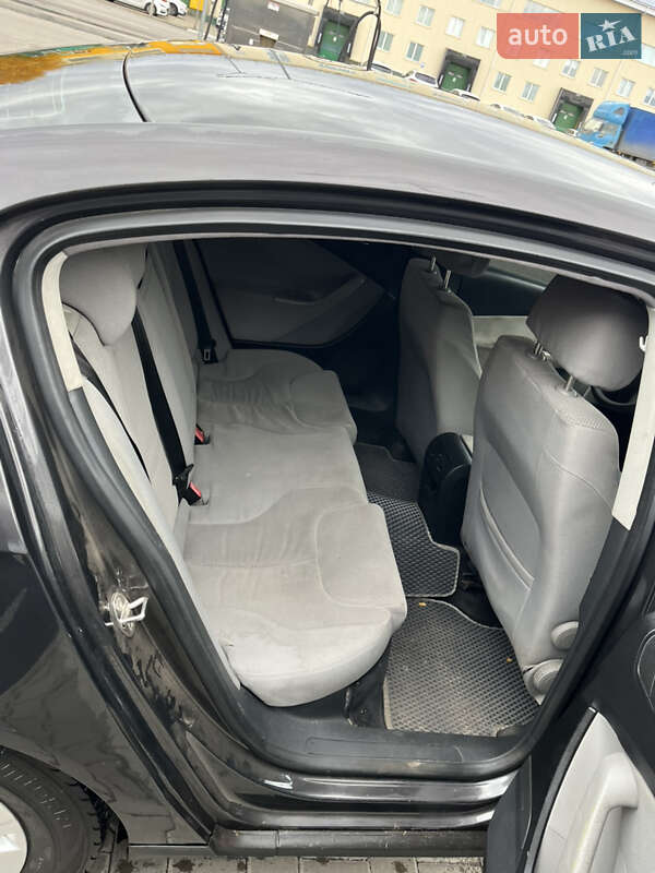 Седан Volkswagen Passat 2005 в Крюківщині