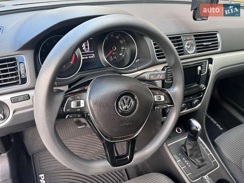 Седан Volkswagen Passat 2016 в Киеве