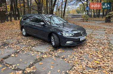 Универсал Volkswagen Passat 2020 в Киеве