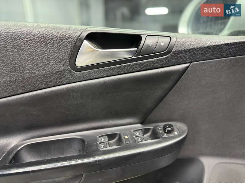 Седан Volkswagen Passat 2010 в Чернівцях