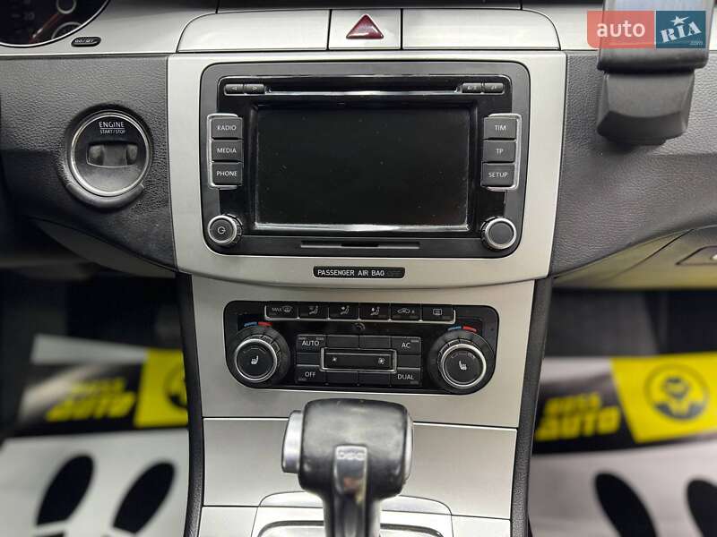 Седан Volkswagen Passat 2010 в Чернівцях