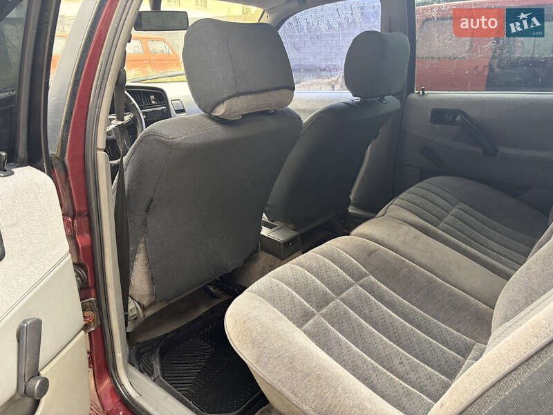 Седан Volkswagen Passat 1992 в Кременці