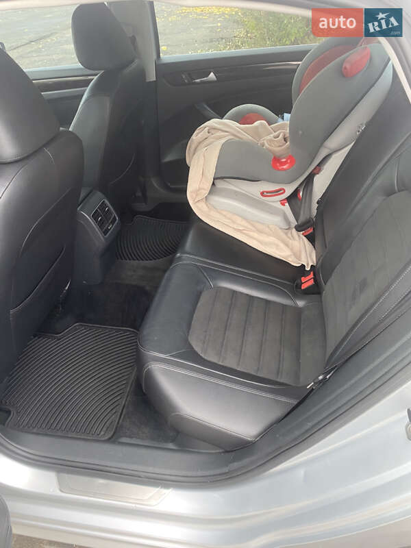 Седан Volkswagen Passat 2013 в Виннице