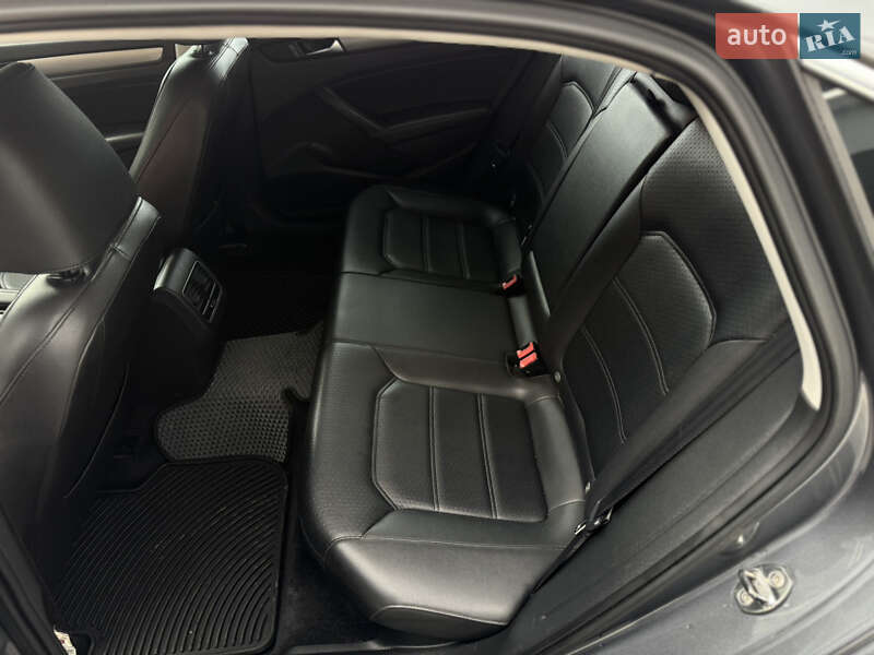 Седан Volkswagen Passat 2014 в Киеве