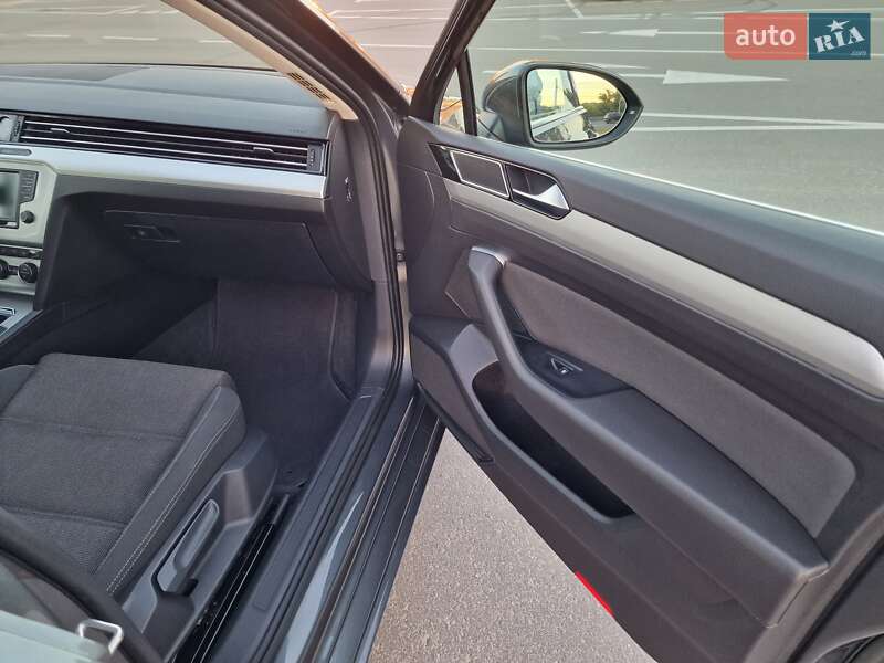 Універсал Volkswagen Passat 2015 в Києві фото 24 Універсал Volkswagen Passat 2015 в Києві