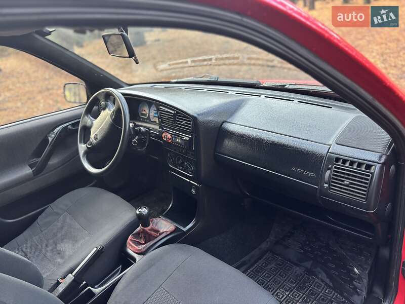 Седан Volkswagen Passat 1993 в Ахтырке