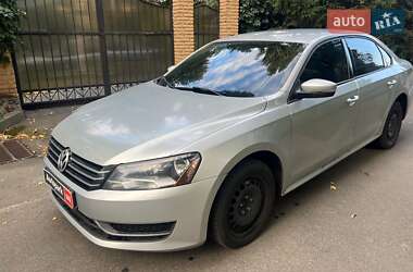 Седан Volkswagen Passat 2012 в Киеве