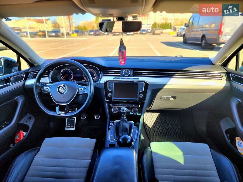 Седан Volkswagen Passat 2015 в Черновцах